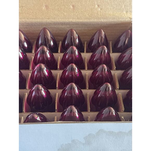 25 Pack of Transparent Pink C9 7 Watt Bulbs - Picture 3 of 5